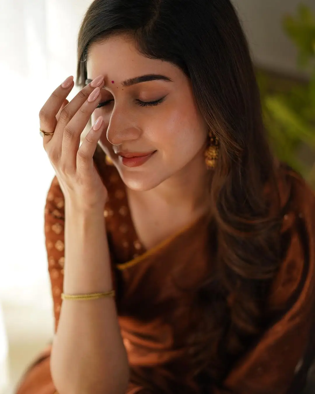 INDIAN MODEL RABIYA KHATOON STILLS IN ORANGE SAREE